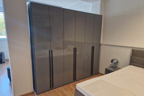 Schrank 6-türig Lack hochglanz platingrau